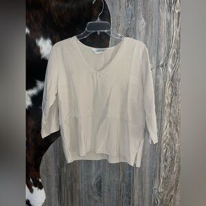 Orvis size medium cream colored vneck 3/4 sleeve flowy blouse EUC